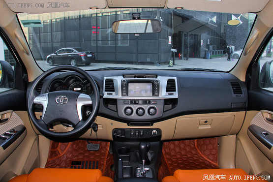 2015款 丰田Foutuner 2.7L 标准版