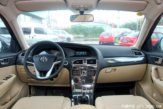 2012款 中华V5 1.5T 手动两驱豪华型