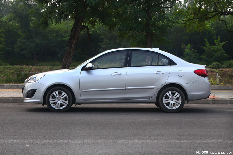 汽車圖片 長安汽車 悅翔v5 2012款 1.