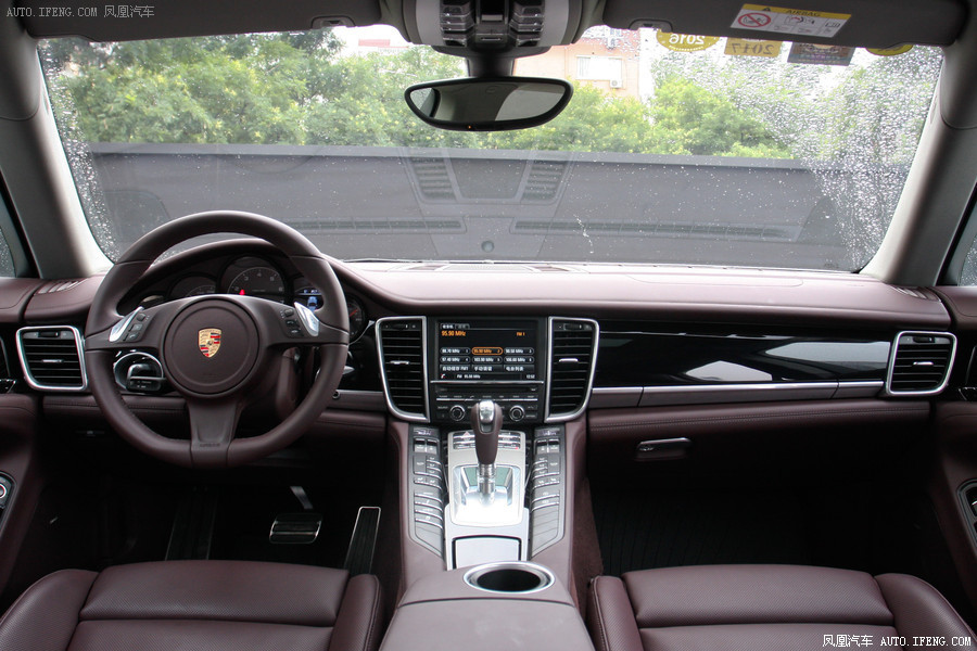 保时捷帕拉米拉超跑 静音操控顶尖级别